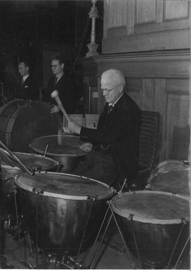 1052933_566610376715133_1401987653_o